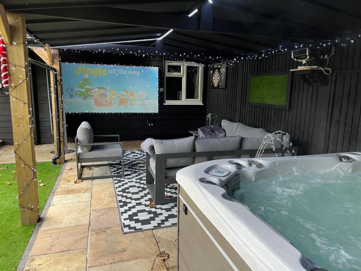 Hot Tub, 110Inch Outdoor Cinema, Fire Pit, 4 Acre Garden, Luxury 5 Star Woodland Lodge Skegness Exterior photo